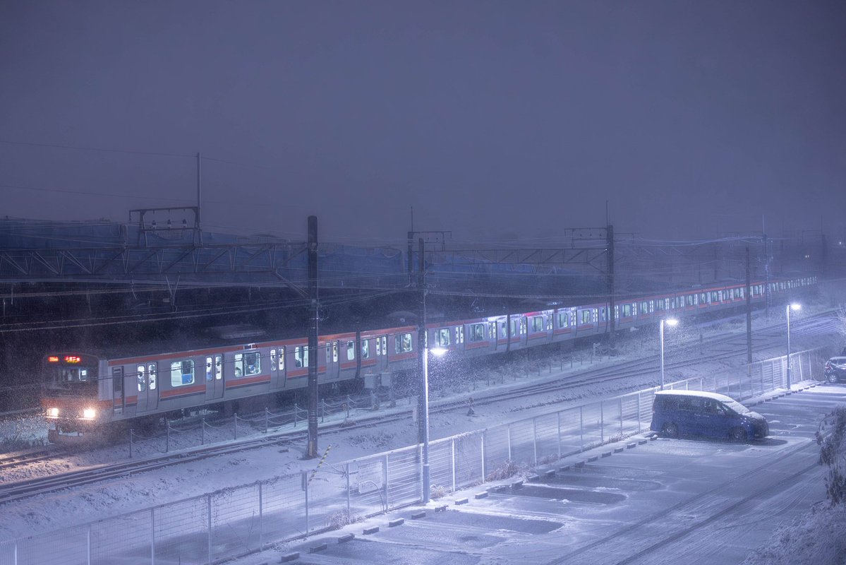 hamakazeB747's tweet image. 千葉県では珍しい雪見ながら温泉入れると思って行ったら、武蔵野線来た時に急に降りが強くなったので撮影してみました！
もう千葉県とは思えない風景ですねw