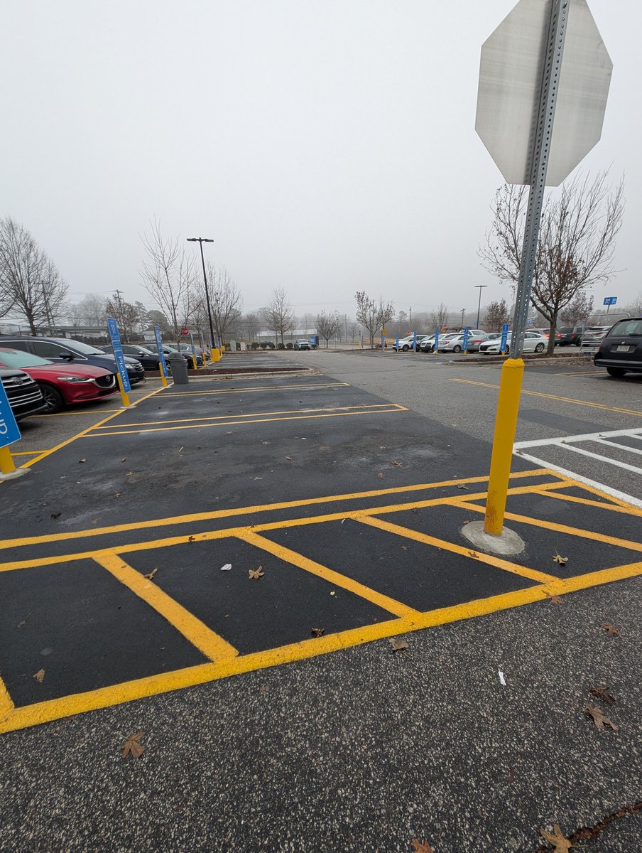 I'm watching people circle this <a href="/Walmart/">Walmart</a> market lot (the grocery store only version) like it's black Friday b/c the dumfucks at Walmart blocked off a third of a SMALL lot  w/ the same number of curbside spots as a super Walmart. Wtf? It don't need 18 curbsides!