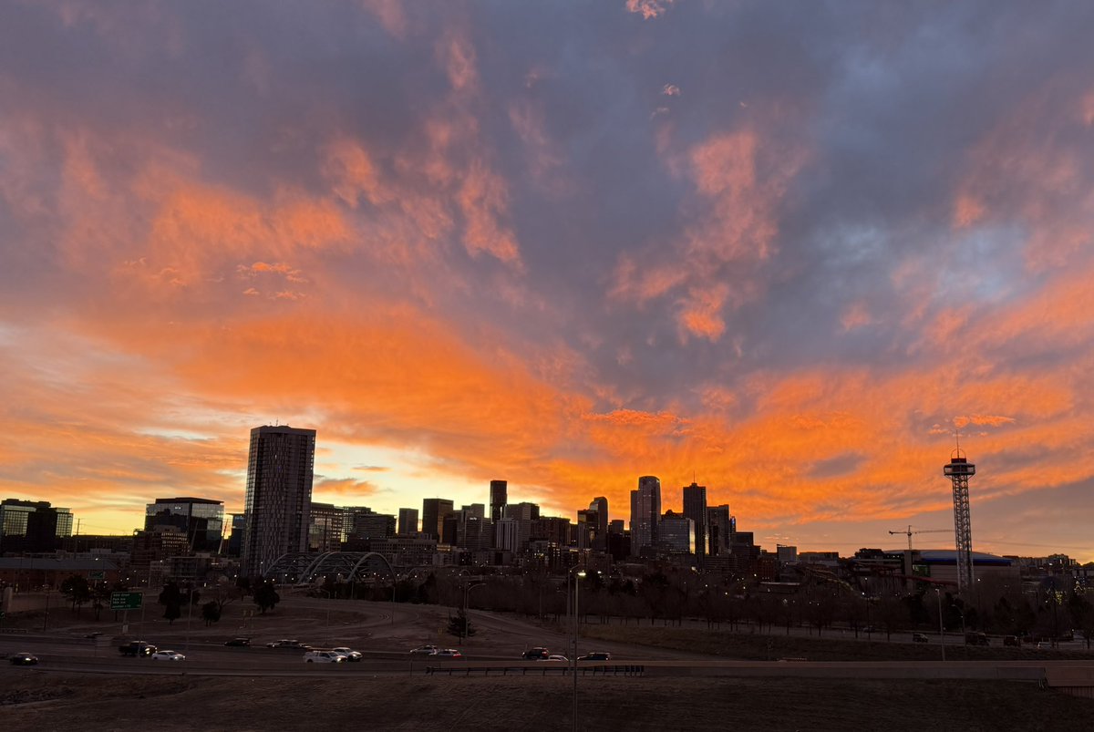 KBatComm's tweet image. The perks of being an early bird! 🧡💙