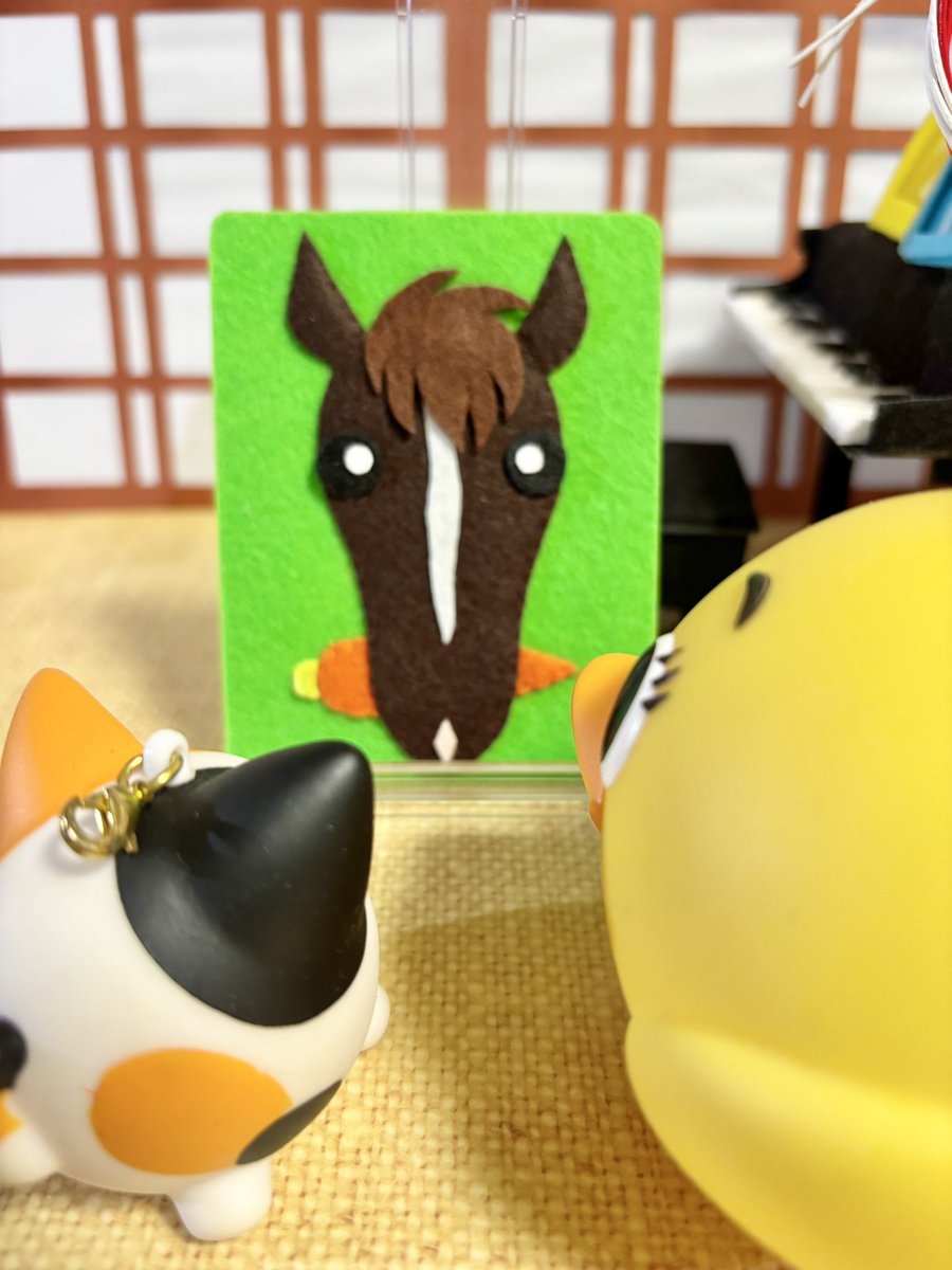 🐥「今年はウマ年らしいよ」 🐱「へぇ〜」 （ひでみ） @taminomoto