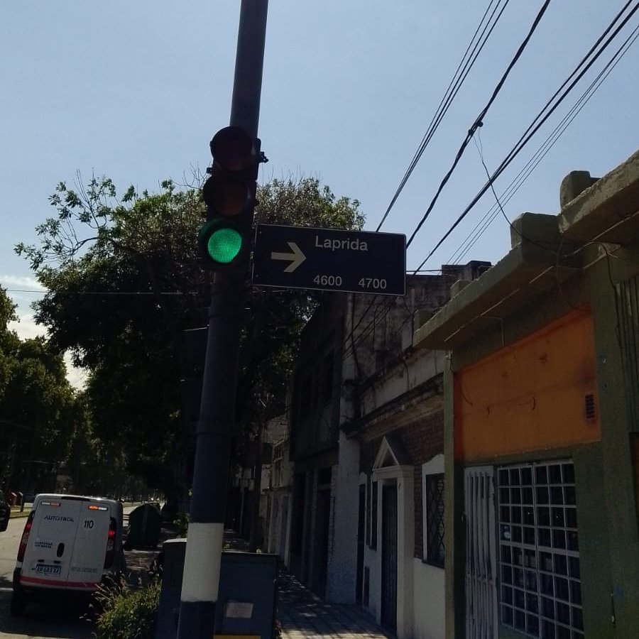 #Actualización | En Av. Uriburu y Laprida el semáforo funciona de manera habitual.
