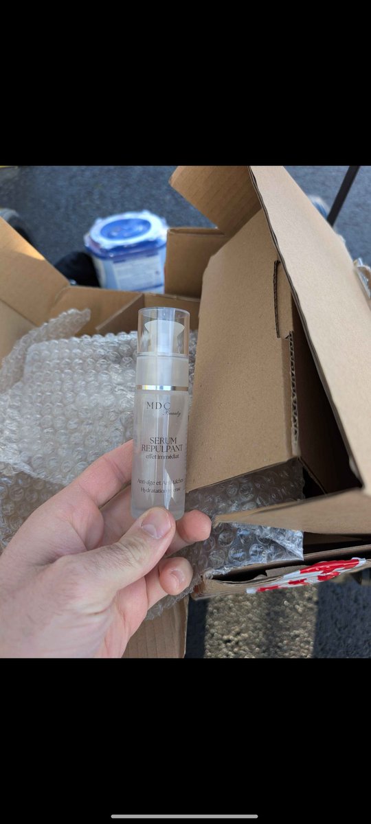 <a href="/mondialrelay/">Mondial Relay by Inpost</a> 
Encore un vol sur un colis envoyé en locker. 
Colis assuré, obligé d'ouvrir une demande via formulaire car le téléphone ne sait pas faire. 
Mes D.M sont ouvert si vous voulez le numéro de réclamation parce qu'en fait je veux pas attendre 1 mois de procédure pour un