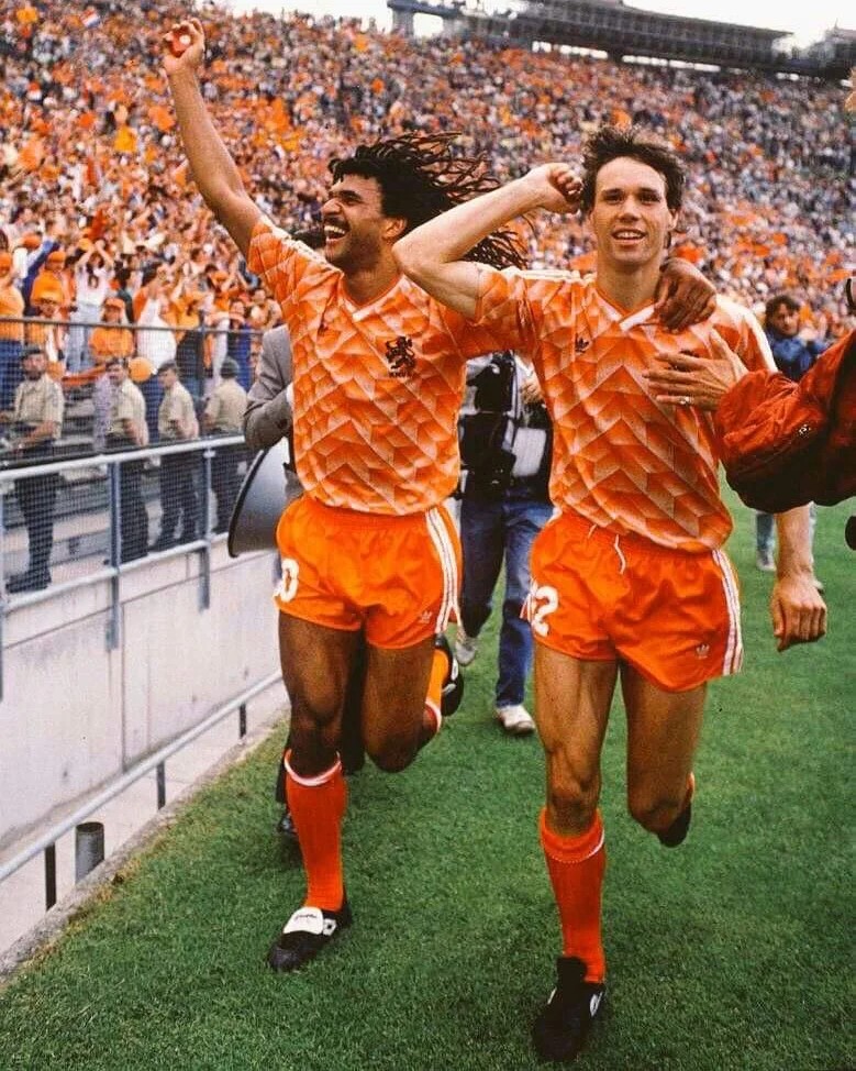 One Picture. Two Legends.