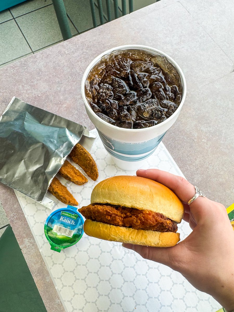 New year, same lunch plans because we're striving for consistency in 2026😉😍