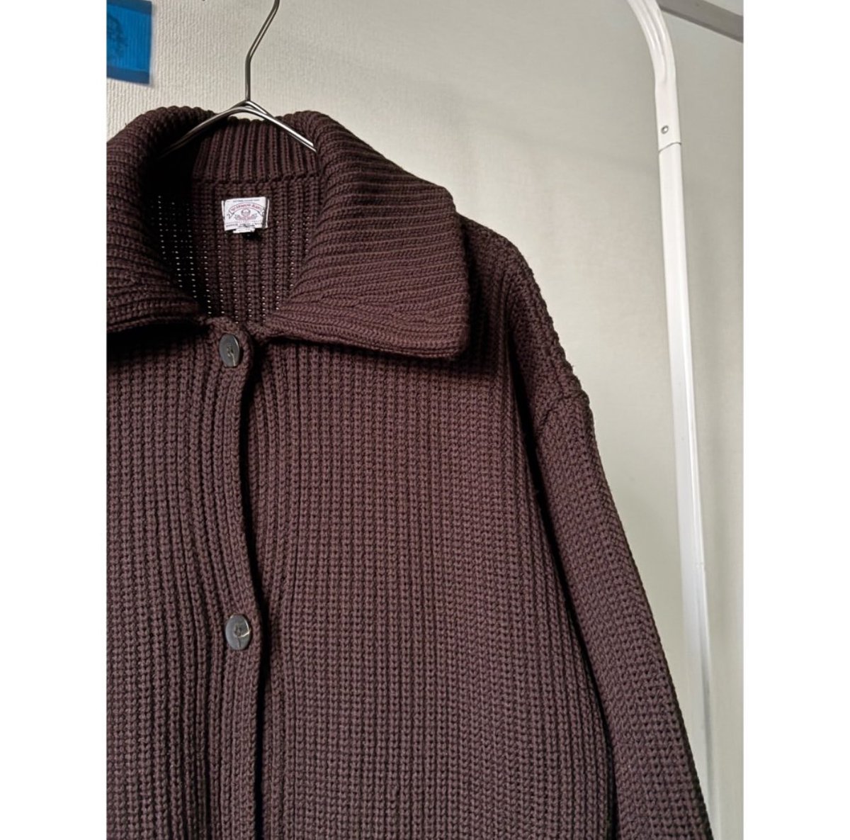 Protocol2018's tweet image. 90s armani jeans brown wool jacket

ジャケット型のカーディガン 

ダークチョコレートブラウン サクッとした肉厚ウールのリブ編み 

大きなボタンとポケットが可愛らしい

ショート丈のレイヤリングしやすいシルエット