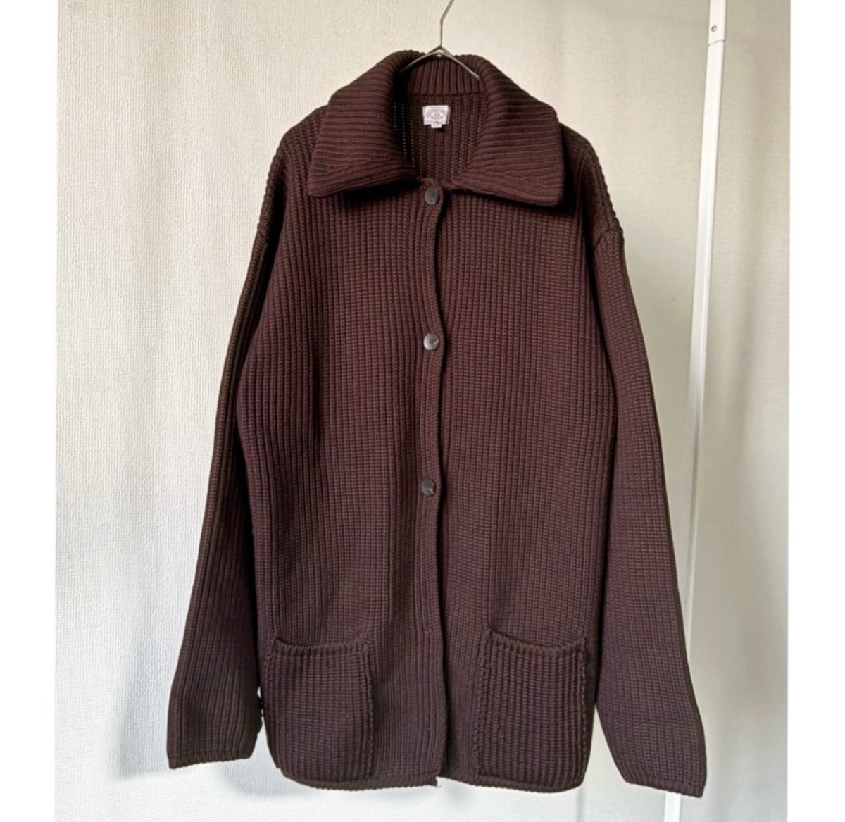 Protocol2018's tweet image. 90s armani jeans brown wool jacket

ジャケット型のカーディガン 

ダークチョコレートブラウン サクッとした肉厚ウールのリブ編み 

大きなボタンとポケットが可愛らしい

ショート丈のレイヤリングしやすいシルエット