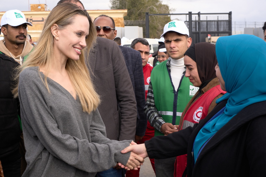 LaPresse_news's tweet image. Angelina Jolie in visita il valico di frontiera di Rafah, tra l'Egitto e la Striscia di Gaza.
Foto Associated Press/LaPresse
#lapresse #rafah #gaza #angelinajolie