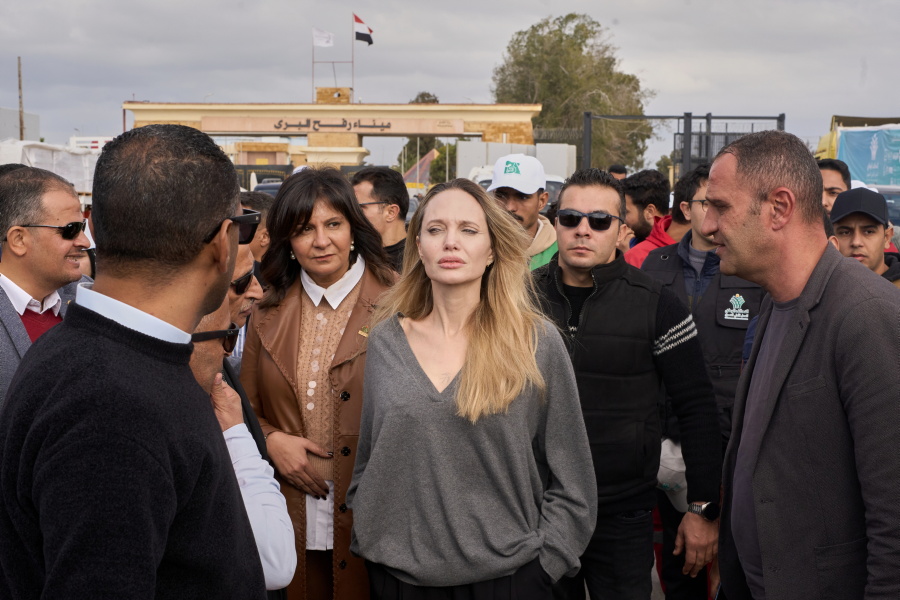 LaPresse_news's tweet image. Angelina Jolie in visita il valico di frontiera di Rafah, tra l'Egitto e la Striscia di Gaza.
Foto Associated Press/LaPresse
#lapresse #rafah #gaza #angelinajolie