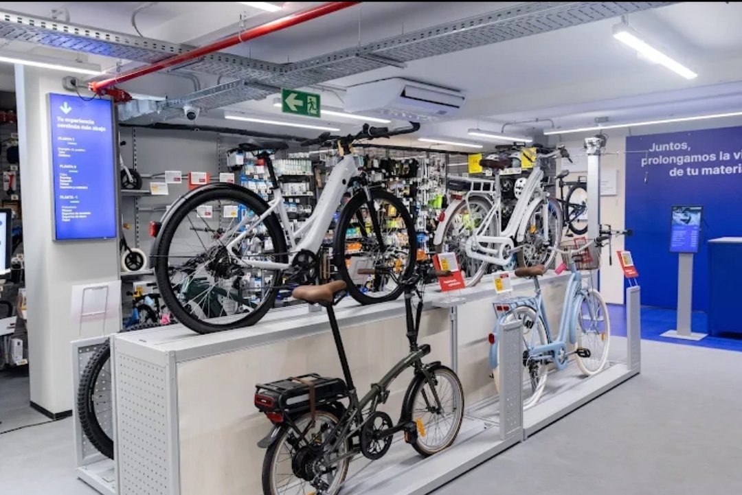 Bon dia <a href="/DecathlonEspana/">Decathlon España</a>! Era client vostre pel respecte que teníeu al català, però després de visitar la botiga del carrer dels Caputxins a Palma, 100% en la lengua del imperio com en els pitjors temps del franquisme, no em tornareu a veure fins que no ho rectifiqueu.