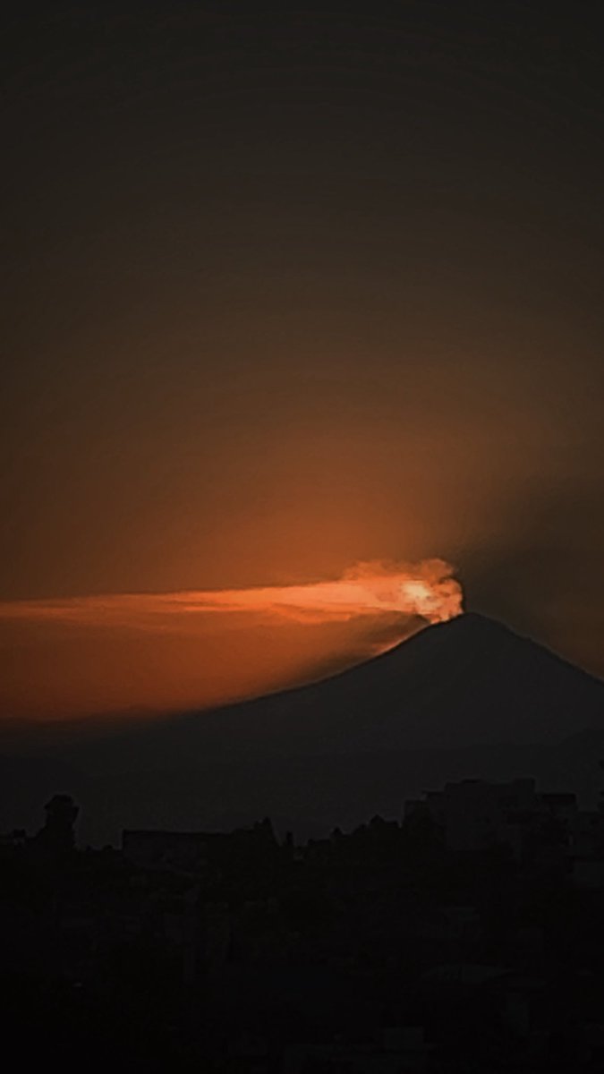 ¿Cómo crees que vas a despertar a tu morra con un beso de sol y un temblor de la tierra? 

A cerrar el putísimo estadio.

Te veo, Popocatépetl. You’ve got game.