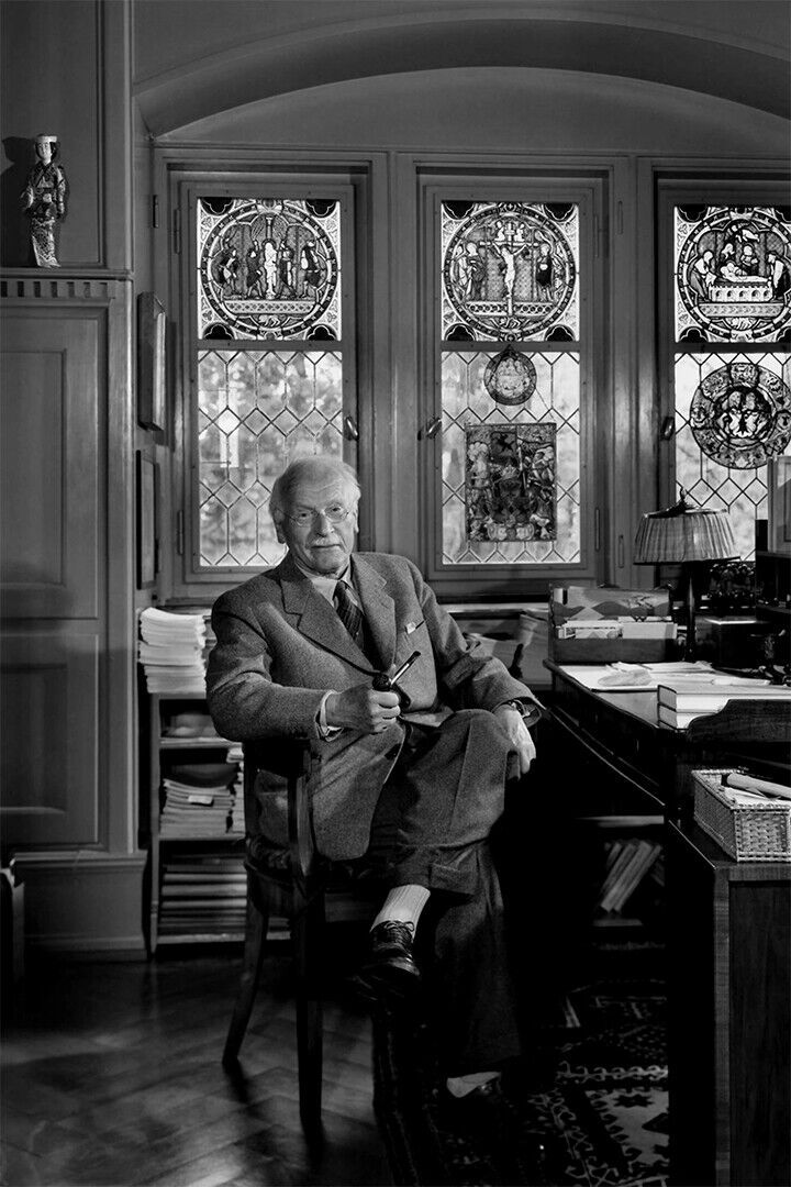 “Bazı insanlar tedavi edilemezler, hayata uygun yaratılmamışlardır ve eğer araya girip müdahale ederseniz, kader sizden her zaman intikamını alır.”

—Carl Gustav  Jung