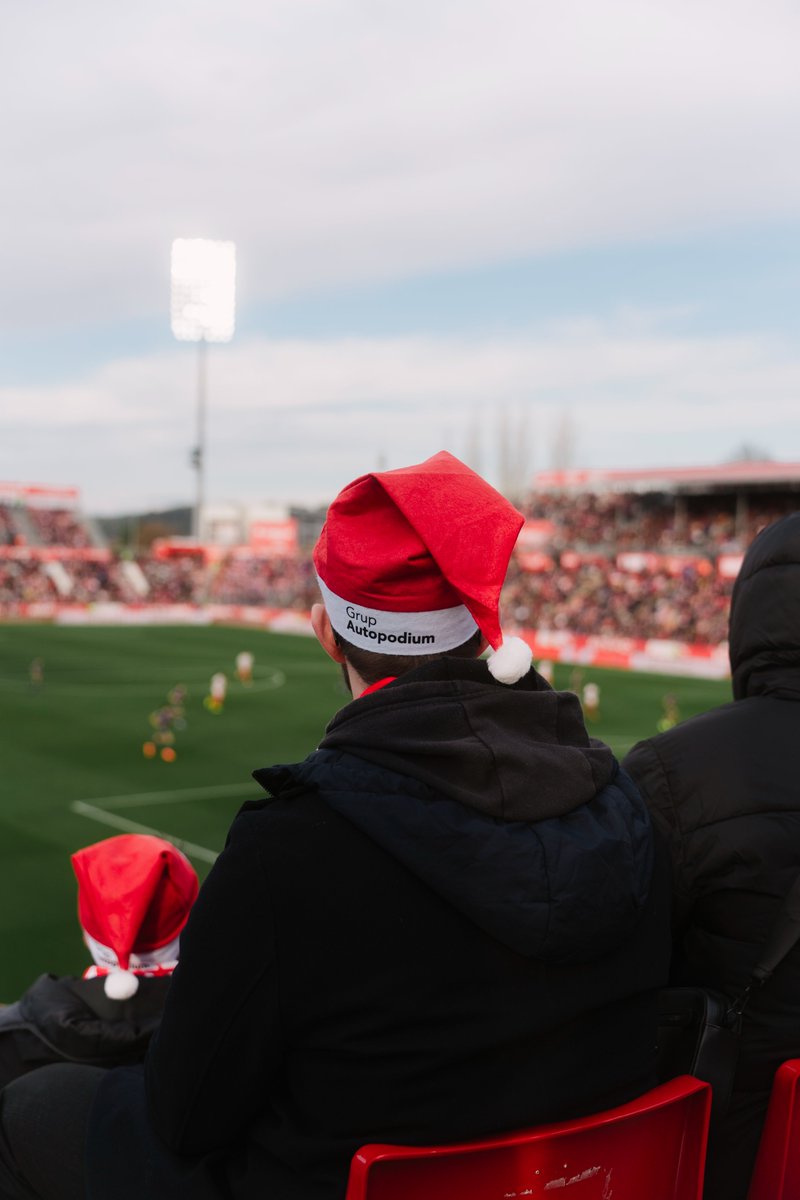 Velocitat, somriures i molta emoció a Montilivi! 🚗🏁

Així vam viure la mitja part del partit entre el <a href="/gironafc/">Girona FC</a> i l’ @atleticodemadrid, on dos participants s'han posat al comandament de dos Škoda Rally teledirigits, davant milers d’aficionats a Montilivi🎄