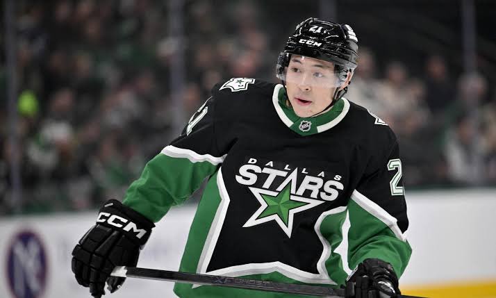 wolfeynhlutah's tweet image. In no world should Brock Nelson or Vincent Trocheck be on team USA over Jason Robertson.

Biggest snub of the entire Olympics.