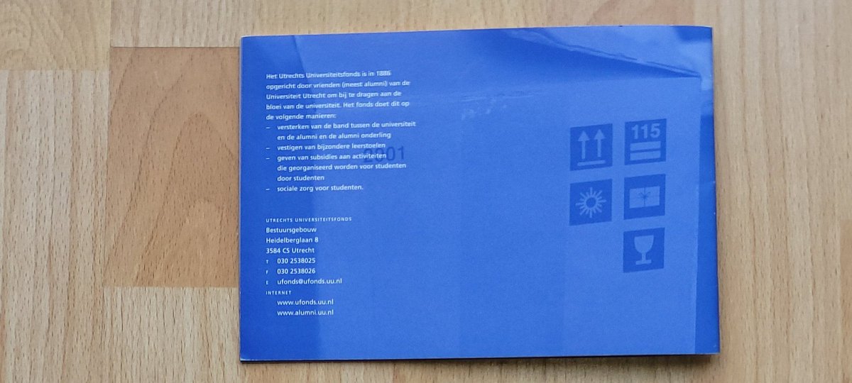 Jaaroverzicht 2001 Utrechts Universiteitsfonds.
Terug in de tijd: er werd op de deur van het slavenhuisje in Stellenbosch geklopt. Willen jullie meedoen met het opzetten van een alumninetwerk in Zuid-Afrika? Manlief wilde niet, maar ik dacht, tuurlijk #AlumniUniversiteitUtrecht