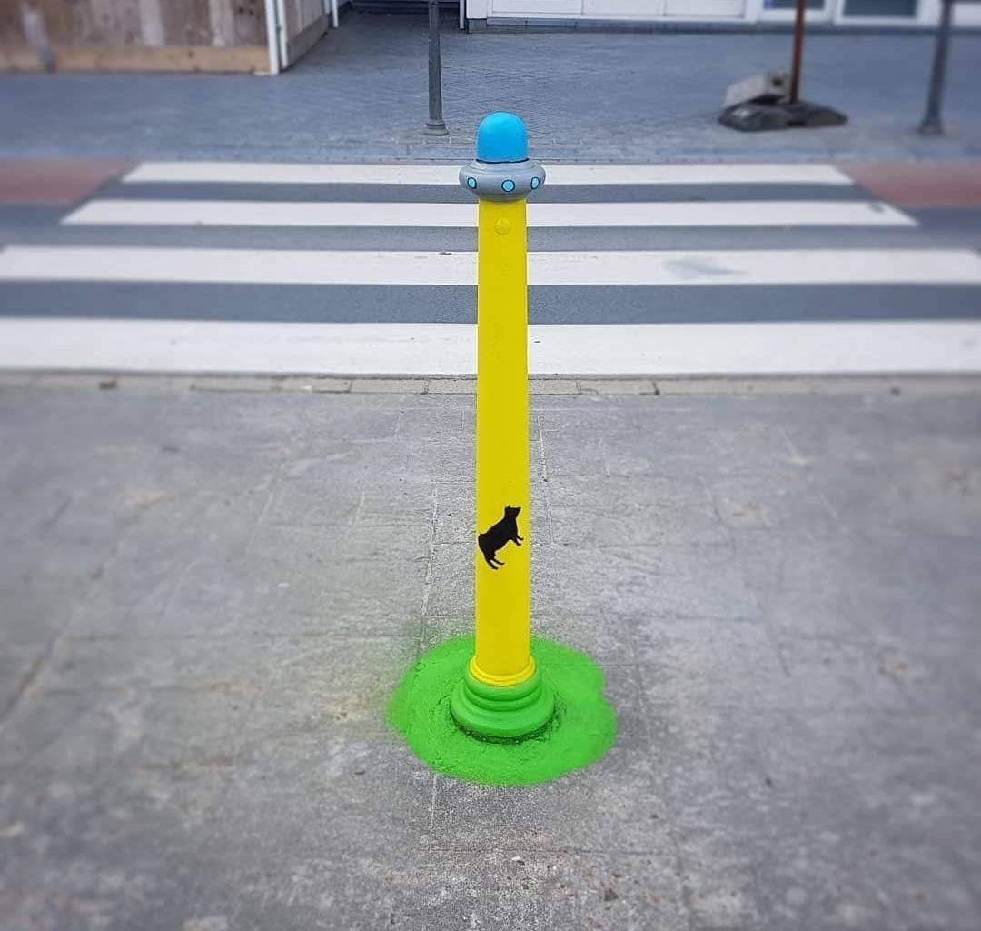 Oh no, a UFO is kidnapping a cow! 

Oakoak, a French street artist, turns a boring bollard into smiles. #NotByAI