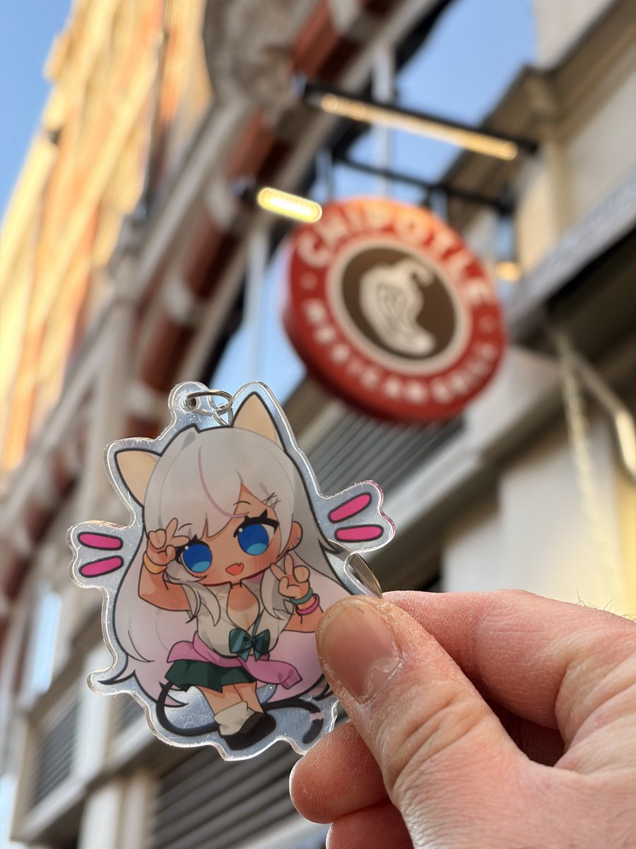 HagfishWS's tweet image. Chipotle dayo~!!!🫣😅😂

I was walking towards King’s Cross station &amp;amp; was around Tottenham Hale when I stumbled London’s Chipotle &amp;amp; I juz gotta take photos!😆

Lidia loves Chipotle~ 😅
(Jk jk she was ill for a week😅)
#Chipotle #LidiaNekozawa