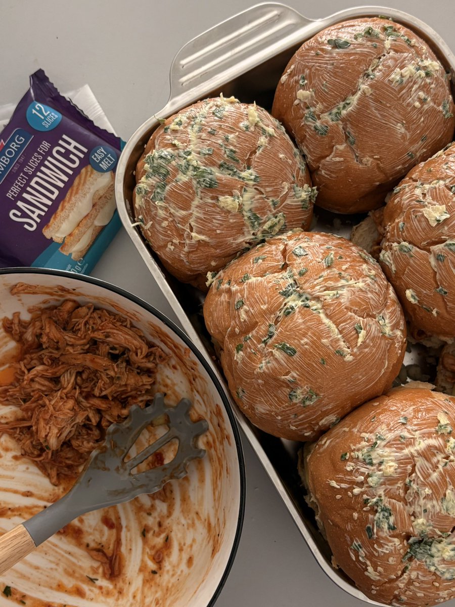 Sxroobs's tweet image. “Omg I have to hurry home and do something” 

The something: