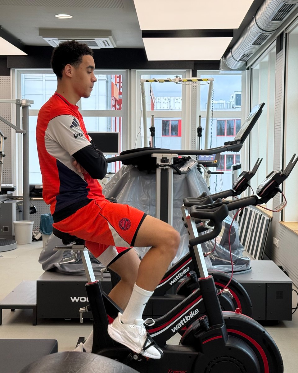 𝐄𝐫𝐬𝐭𝐞𝐫 𝐅𝐂 𝐁𝐚𝐲𝐞𝐫𝐧-𝐏𝐫𝐨𝐟𝐢 🙌

Jamal Musiala startet als erster Spieler mit dem Training in 2026 🥰

🗞 Zum Artikel: fcbayern.com/4YLfi