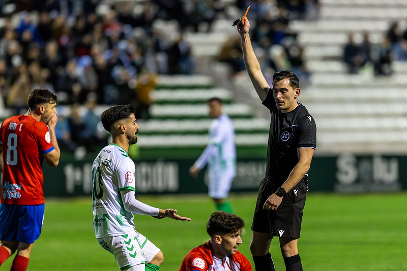 📍𝐃𝐄𝐒𝐈𝐆𝐍𝐀𝐂𝐈𝐎́𝐍 𝐀𝐑𝐁𝐈𝐓𝐑𝐀𝐋 | El alicantino Álvaro Cánovas dirigirá el partido de este sábado (18.45h) frente al <a href="/CanteraSFC/">Sevilla Atlético y Cantera Sevilla FC</a>.

👉 Dos precedentes con los nuestros, ambos la pasada temporada.

🟰 (1-1) v <a href="/RBetisCantera/">Real Betis Cantera</a> 
✅ (1-3) v <a href="/AntequeraCF/">Antequera C. F.</a> 

✌️ ¡Mucha suerte!