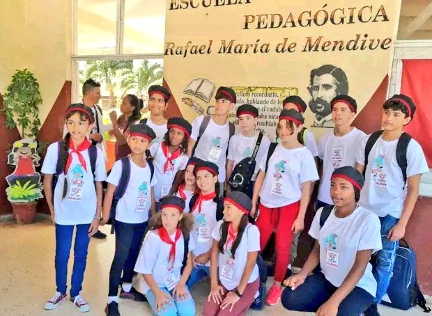 “[...] los niños siempre conquistan el corazón de los pueblos [...]”.
#100AñosConFidel 
#SanctiSpíritusEnMarcha 
<a href="/DeivyPrezMartn1/">Deivy Pérez Martín</a> <a href="/DiazCanelB/">Miguel Díaz-Canel Bermúdez</a> <a href="/DrRobertoMOjeda/">Dr. Roberto Morales Ojeda</a> <a href="/PartidoPCC/">Partido Comunista de Cuba</a>