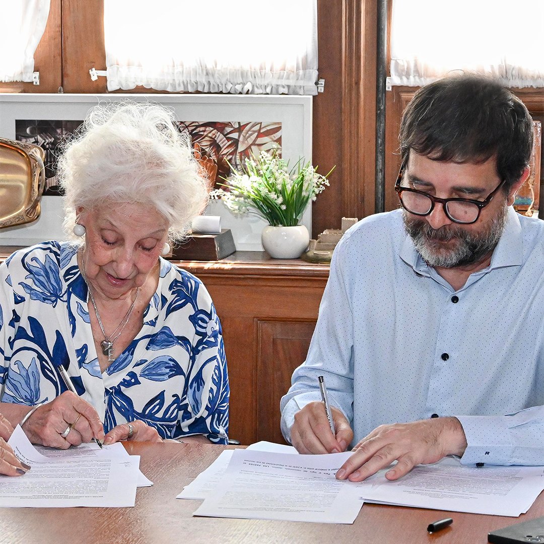 fmoreiraok's tweet image. En marzo se cumplen 50 años del último golpe de Estado y con Estela de Carlotto, presidenta de @abuelasdifusion, firmamos un convenio para seguir construyendo memoria y difundir la inmensa labor que llevan adelante, principalmente entre las y los jóvenes.

Es un acuerdo de…