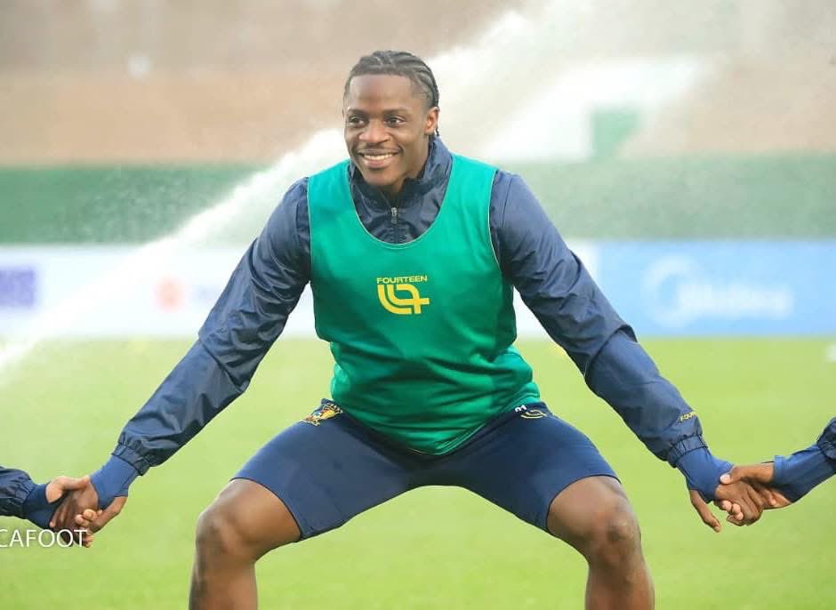 C’est avec ce large sourire que Karl Blaise Etta Eyong a retrouvé le chemin des entrainements ce matin avec les lions indomptables.

📸 <a href="/LIndomptables/">Les Lions Indomptables Officiel</a>