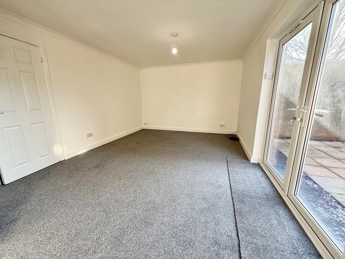 AngelwoodsAgent's tweet photo. New to market - 3 Bed End Of Terrace, East Roedin, Coed Eva, Cwmbran, £170,000. View details: https://t.co/F8bbz20apG https://t.co/IeVqJfNpo6