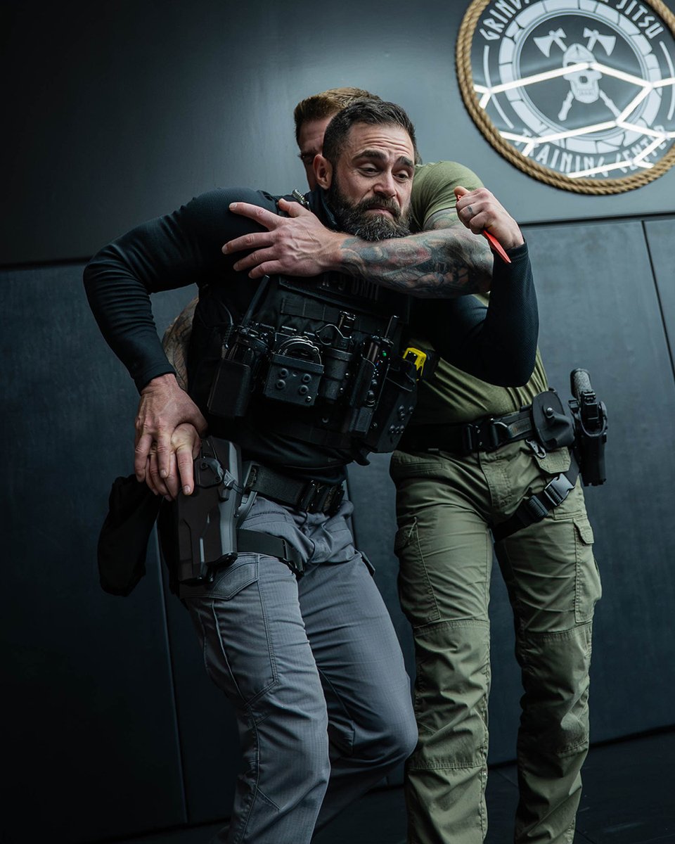 Blade_Tech's tweet image. VALOR® DUTY HOLSTER

Gear matters, but training is what makes it work. No level of retention replaces purposeful repetition, pressure testing, and exposure to realistic scenarios. That's why we train with professionals, working through conditions that challenge both technique and…