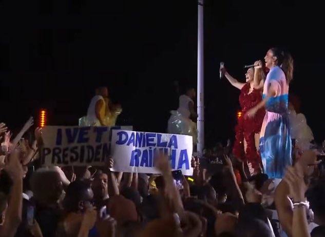 oieusouojenison's tweet photo. Na Bahia é assim, Ivete presidente, Daniela rainha, Margareth ministra e tem umas ai que é vereadora da bancada evangélica 😂 #ÉTerreiro https://t.co/1f3DV210KG