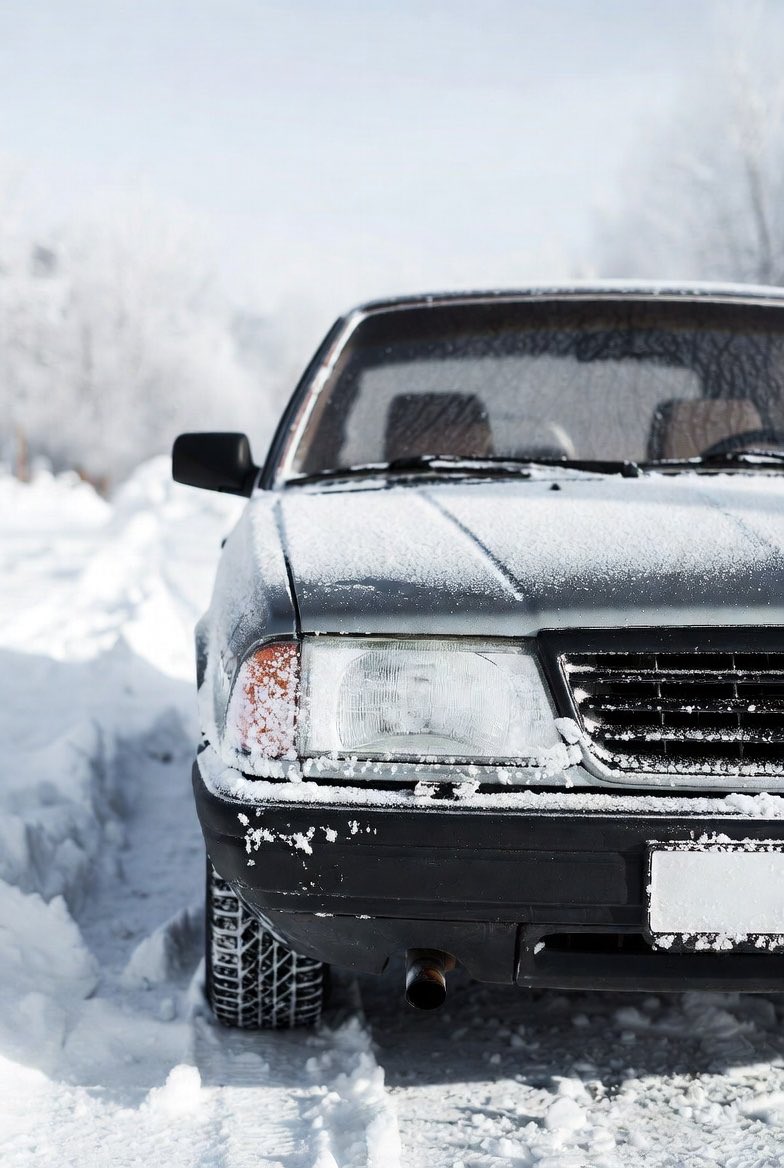 Polttisautot alkavat olla vaarallisia. Näillä keleillä kun niissä suurimmassa osassa on ikkunat jäässä ja liikkeelle lähteminen järkyttävän hidasta. Näissä autoissa on myös yleensä ajovaloja pimeänä ja nastarenkaat, jotka ovat menettäneet parhaat päivänsä jo vuosia sitten.