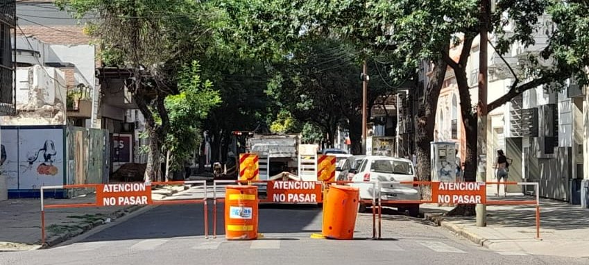 #Tránsito | En calle Tucumán entre Ricchieri y Ovidio Lagos se realizan tareas de <a href="/AguasSantaFe/">Noticias de Aguas Santafesinas</a>, el tránsito se encuentra interrumpido.

Modifican el recorrido las líneas de colectivos 112/ 143-136-137: Tucumán, Richieri, Salta, Ovidio Lagos, Tucumán a recorrido.