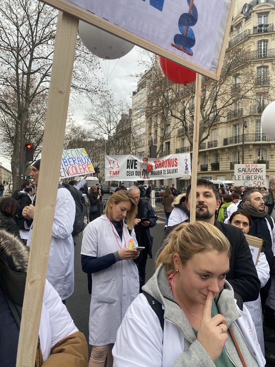 Désespérant de retourner dans la rue ! De fermer les cabinets ! D’avoir des “ dirigeants “ aussi stupides et nuls et une representation nationale aussi bornée ! La Medecine de proximité + IDE. Evitent les hospitalisations .trop dur a comprendre ⁦<a href="/FMFofficiel/">FMF_Fédération des Médecins de France</a>⁩