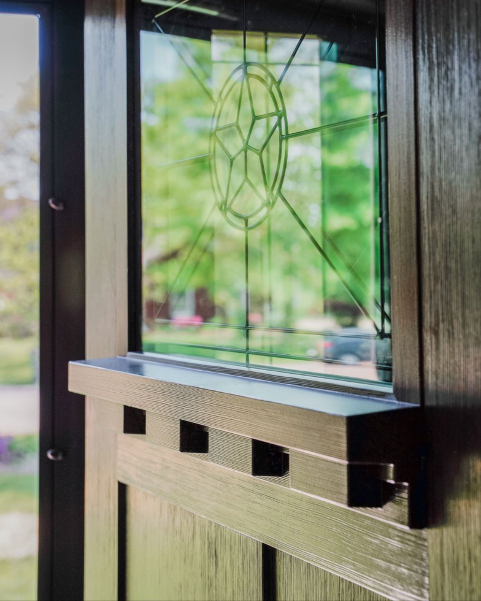 NextDoor_Window's tweet image. Who says your entry door can’t double as artwork? Decorative glass adds that extra touch of personality and glow your home has been missing. bit.ly/4igHtLC

Pictured: ProVia Signet® Fir 420 in Espresso with Americana Art Glass