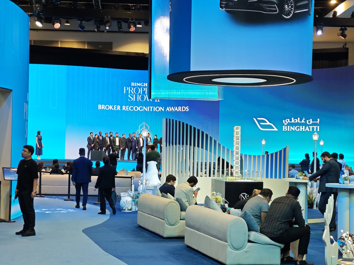 过来了解了下迪拜房子，现在 也是卷到了新高度，中介公司靠做网站引流，网站自己建模型，放规划信息，地产商包下五星酒店的会议中心做展厅，户外空间提供免费餐食，持续几个月。