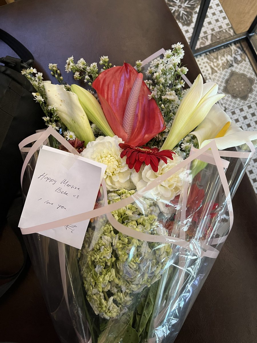 storieaz's tweet image. hari ini white lilies and cala lilyyyy🤍🤍🤍