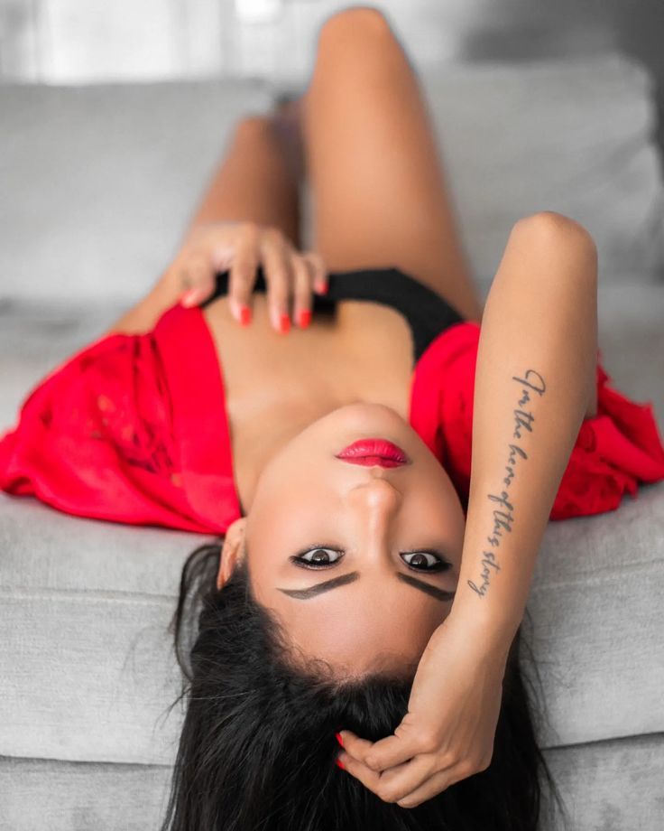 elisa24 tweet media