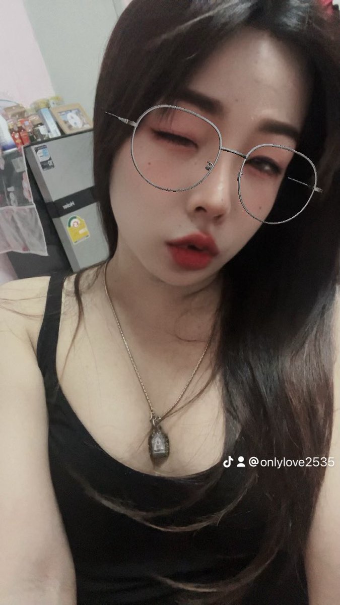 อรลี่ (สาวสอง) tweet media