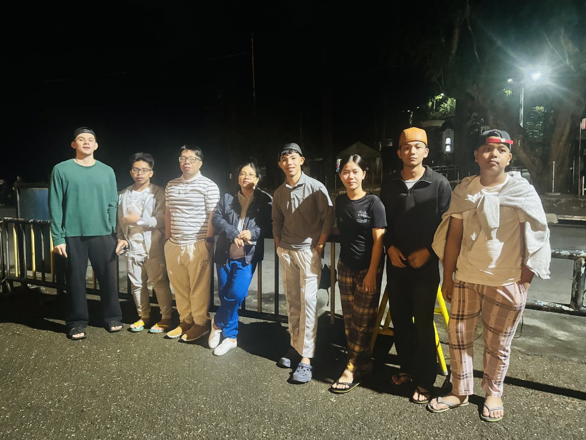 IGOCOM4's tweet photo. Night walk with our guests to WrightPark, The Mansion, Botanical Garden. Masarap daw magwalking kasi malamig 🥶 #walking #tourist #staycation https://t.co/Z91yKBmdKN