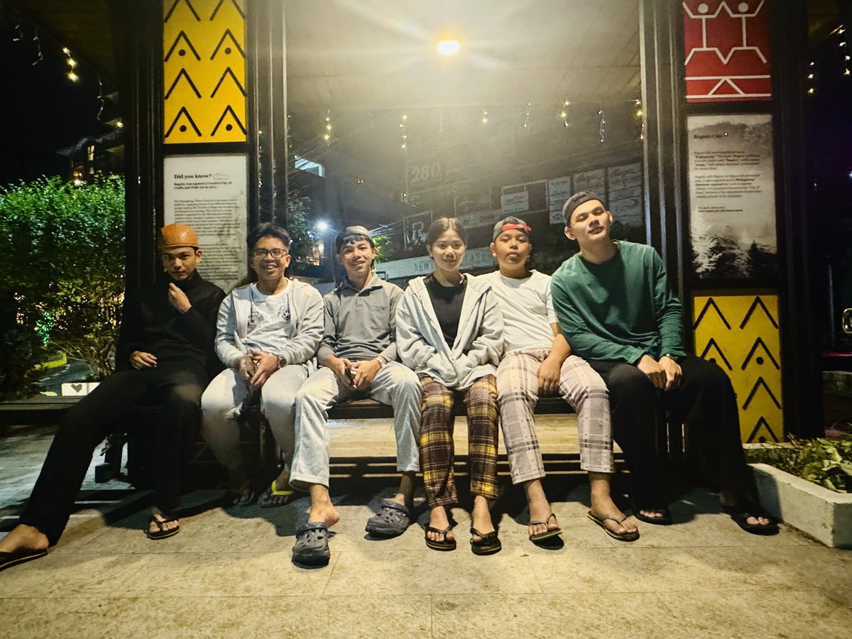 IGOCOM4's tweet photo. Night walk with our guests to WrightPark, The Mansion, Botanical Garden. Masarap daw magwalking kasi malamig 🥶 #walking #tourist #staycation https://t.co/Z91yKBmdKN