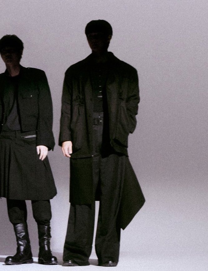 ninihuncult's tweet image. sehun is big BIG 😳😳 damn