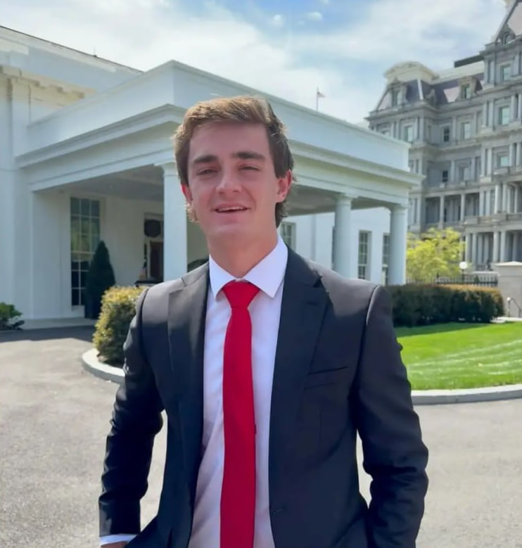 Stand Up For Trump tweet media
