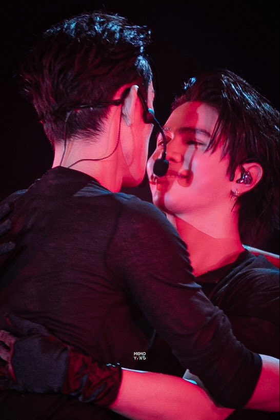 lovingjakrapatr's tweet image. You can easily say William loves his job so much