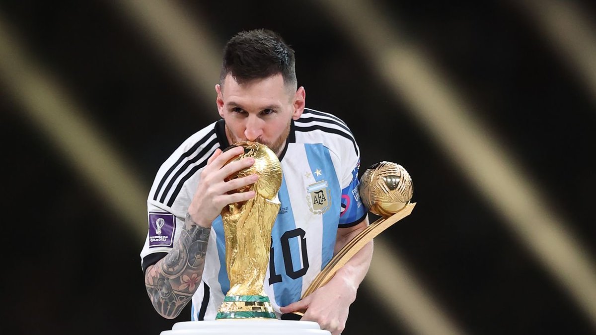 SznFpl's tweet photo. Messi vs. Ronaldo - ALL TIME STATS

Goals: 896 v 957 - RONALDO
Assists: 407 v 260 - MESSI
Goals pg: 0.79 v 0.74 - MESSI
Mins pg: 104.3 v 111.2 - MESSI
Mins pg/a: 71.7 v 87.4 - MESSI
Hat-tricks: 60 v 66 - RONALDO
Penalties: 112 v 180 - RONALDO
Free Kicks: 69 v 64 - MESSI

(1/4) https://t.co/lDTenYJHf8