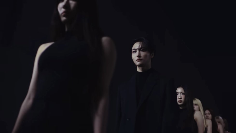 no1topaz's tweet image. did not see a single man in the skin mv, that is mother.