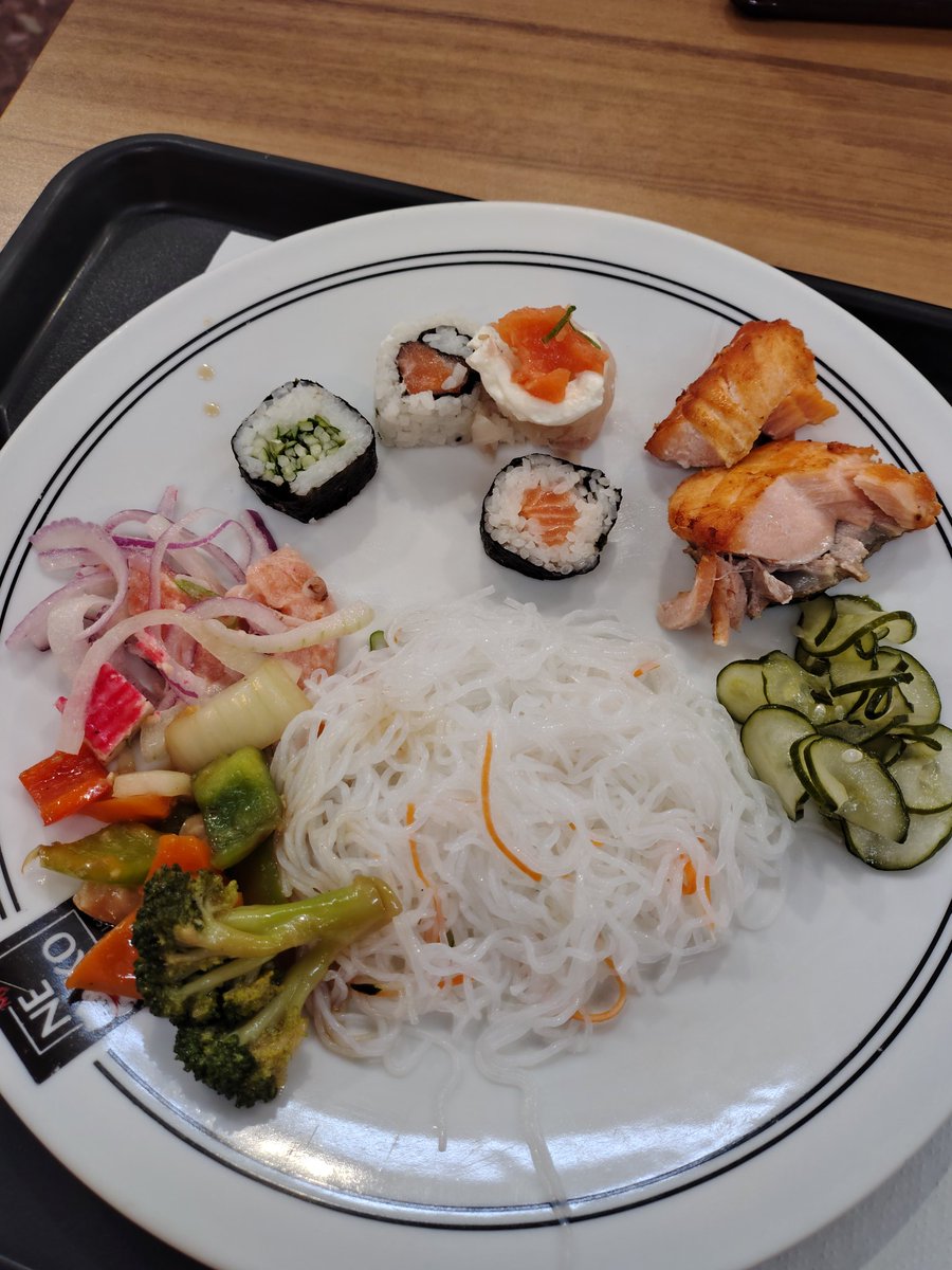 gioquartzz's tweet image. gente quantas kcals vcs chutariam? sobrou isso da segunda foto, o resto comi