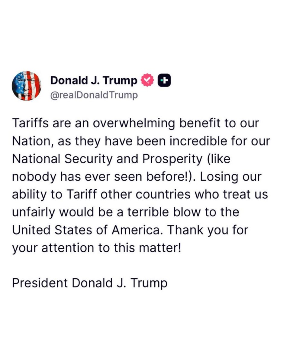🚨最新消息最高法院即将对川普总统的全面关税政策做出裁决，决定是维持现状还是禁止🚫关税。 川普发文：  如果最高法院推翻这些裁决，“失去对不公平对待我们的国家征收关税的能力，对美国🇺🇸来说将是一个可怕的打击。” “关税对我们的国家安全和繁荣产生了巨大的影响  ...