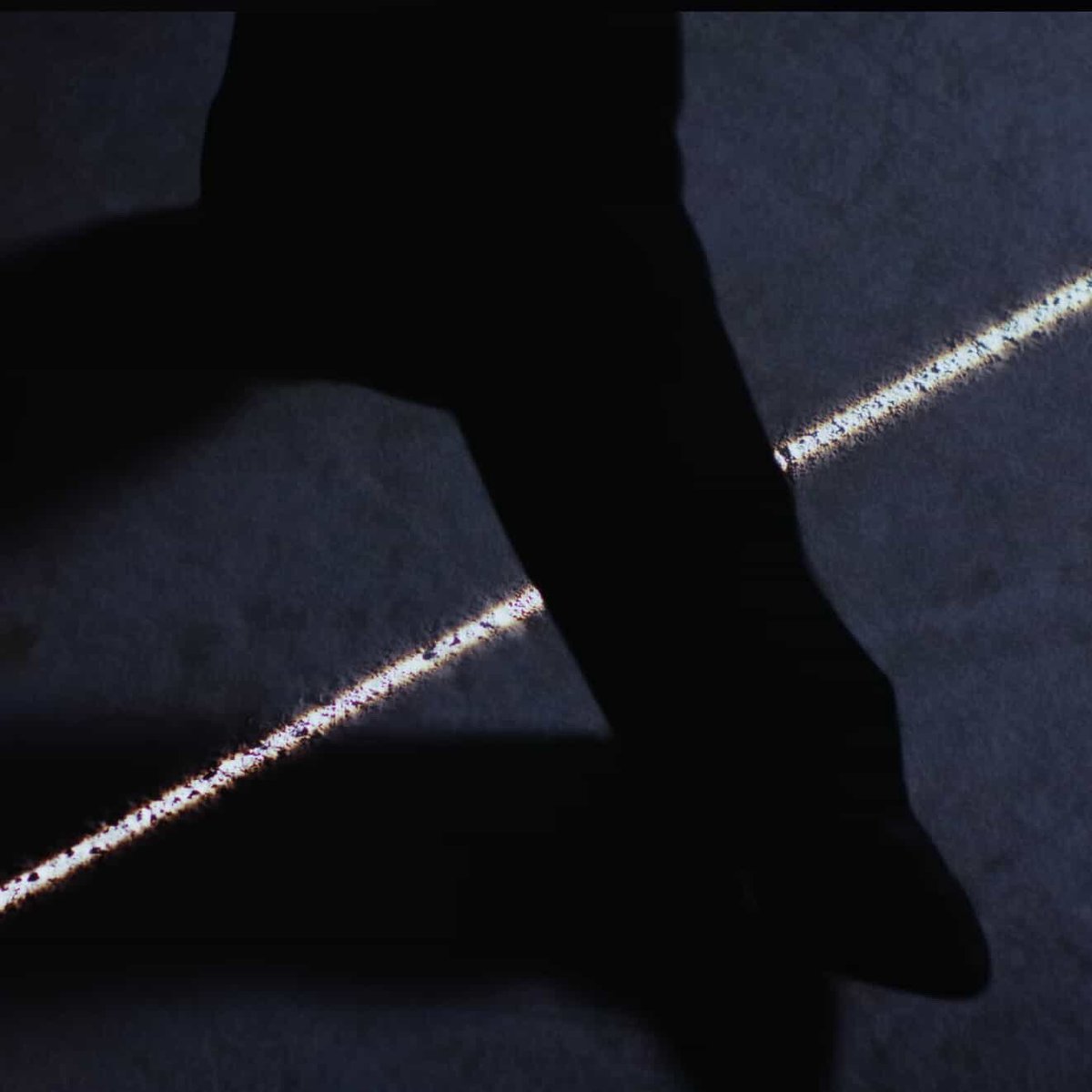 hualippy's tweet image. เอางี้นะ สัญญะใน MV เยอะมาก ป้าไม่ได้เรียนนิเทศมาแต่อ่านออกเลยนะ ที่นักเต้นเป็นผู้หญิงทั้งหมด และการที่เดินข้ามเส้นนี้คือ challenge gender norms อะ 100% นะ ตามที่ซองฮวาเมียผมพูดตลอดว่าชี genderless โคตรจะปึ้ง บึ้มบั้ม ระเบิดปิ้ ปลื้มปิติ