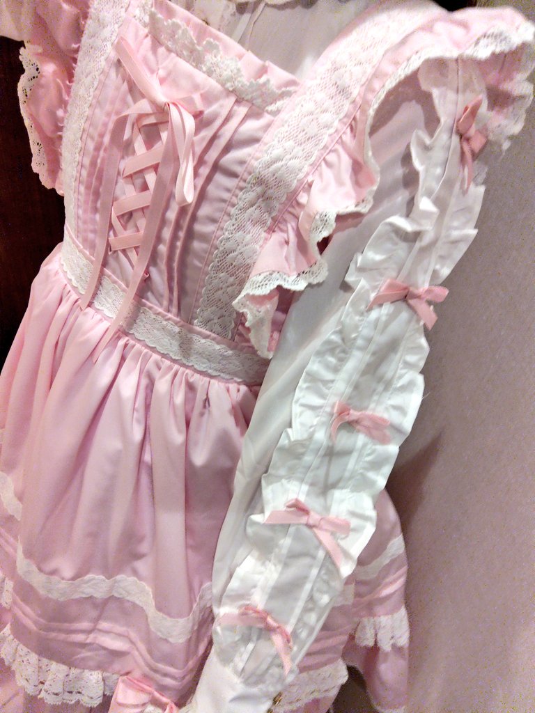 Chalmiereのハッピーフリルジャンパースカート☺️ 淡ピンクだけど