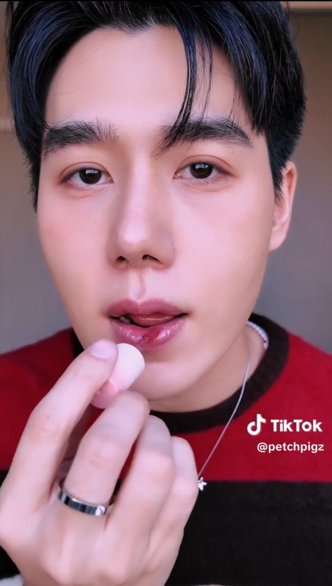 ぺちが2025によく使ったベスコス✨
ほんとにナチュラルメイクが上手くなったよねぇ👍✨

そのコレクターとナリのリップグロスが良さそう👀💕

vt.tiktok.com/ZS5BhKSFS/

facebook.com/share/v/1ABjM1…

#Petchpigz