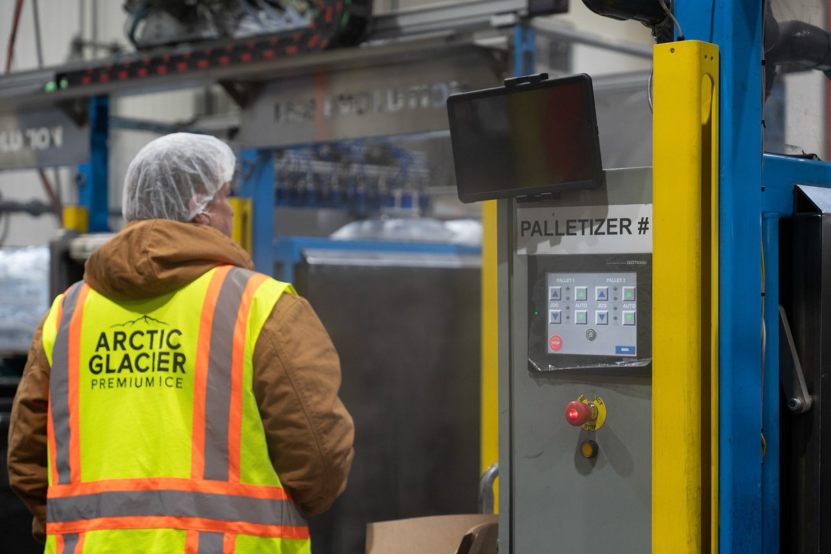 lumentechco's tweet photo. Arctic Glacier modernized their systems using #AI tools and real-time data to increase efficiency and save up to $2 million each year. That’s what we call a cool transformation! ❄️

Learn more about Lumen services: https://t.co/Ux2rDVeafg #SolvedWithLumen #DigitalTransformation https://t.co/eONk0P5DBU